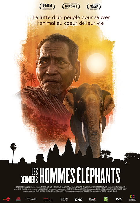 Film poster: an elderly man's face and an elephant against an orange sunset, above a black silhouette of Angkor Wat and the French title.