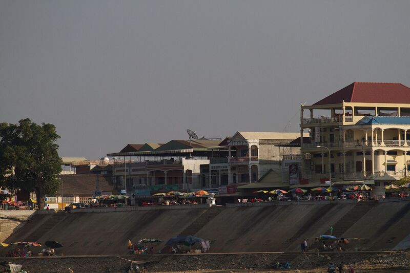 File:Stung Treng riverfront, 2014.jpg