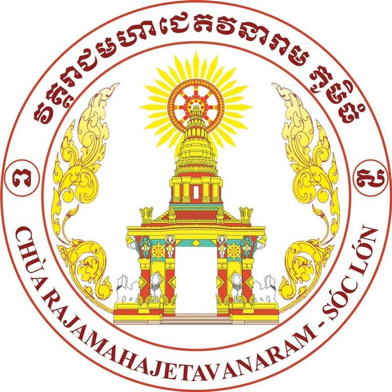 A round seal with a gilded gate and spire under a sunburst, Khmer script above and the temple's name in Vietnamese below.