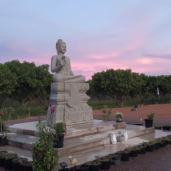 File:Khemara Uttararangsi Buddha statue.jpg
