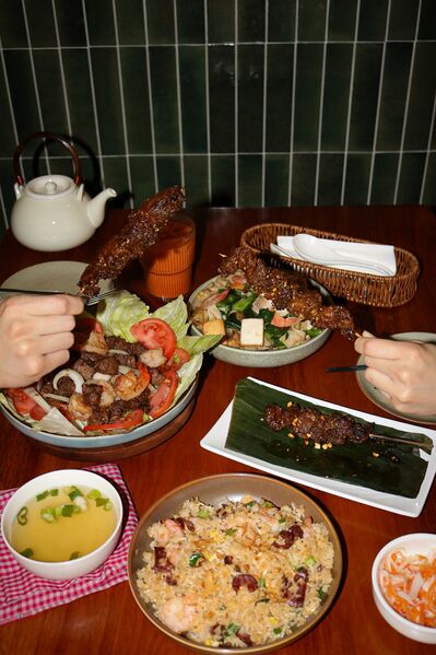 File:Heng Seng Noodles dishes.jpg
