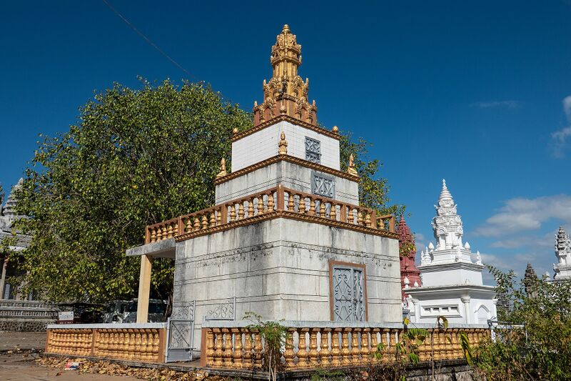 File:Wat Phnom Pros tower.jpg