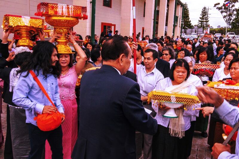 File:Wat Buddharangsi Kathin procession.jpg